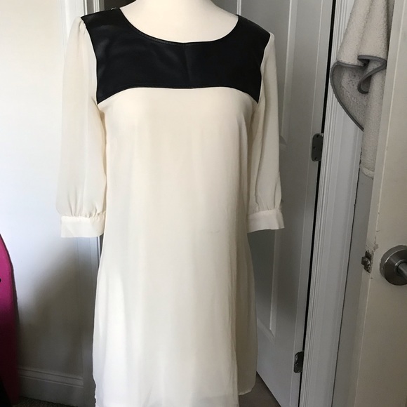 Dress - Picture 1 of 2